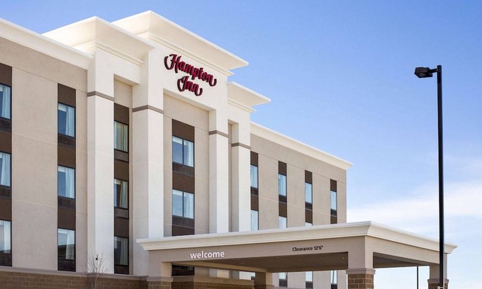 Kingmont Hotel | Hampton Inn Fairmont