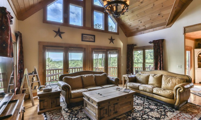 Ellijay Cabin | ❤Highly Sought After TOTALLY Secluded 5Bed Luxury Lodge with Breathtaking Views
