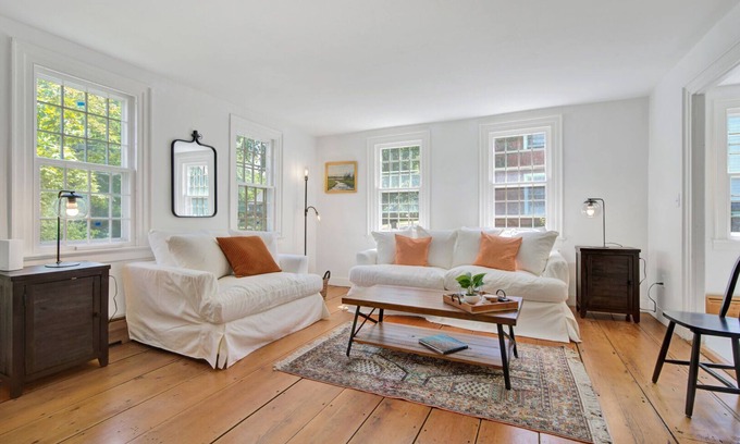 South Woodstock House | Historic, Walk to Town - South Woodstock Cottage