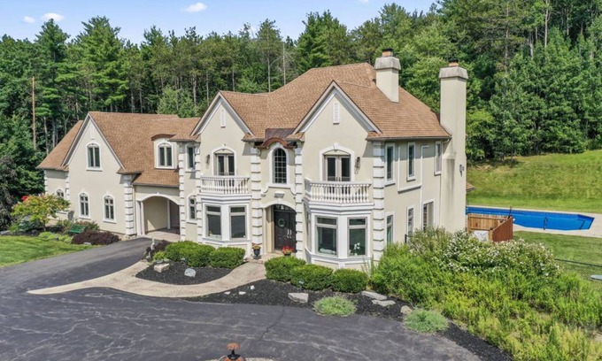 Town of Schodack House | House ∙ 6 bedrooms ∙ 16 guests