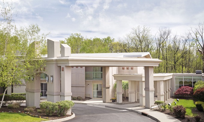 Newburgh Hotel | Howard Johnson by Wyndham Newburgh