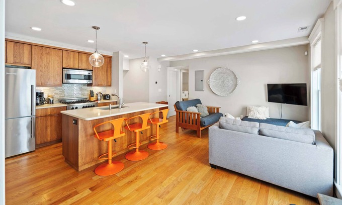 Riverside Apartment | Inviting 3BR In Cambridge, Walk To T & Central Sq
