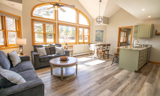 Woodstock House | Jack O' Lantern 3BR Condo Unit 1