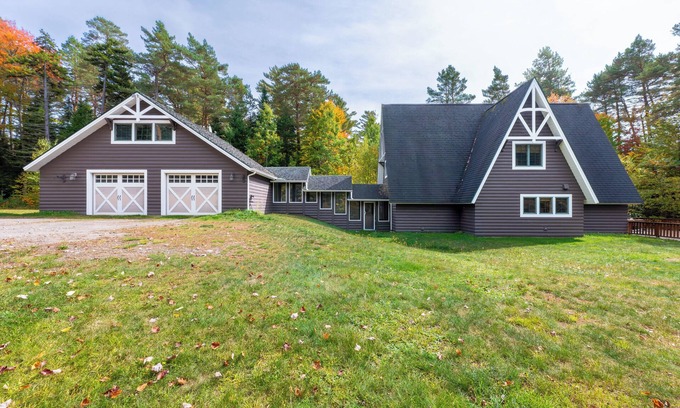 Owls Head House | Lakefront 2 Bedroom Adirondack A Frame Chalet