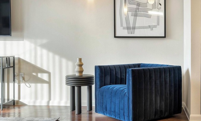 Webster Apartment | Landing | Modern 1BD, Gym