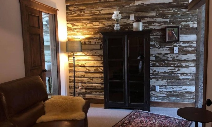 Bolivar Bed & Breakfast | Light Horse Inn: Suite 7