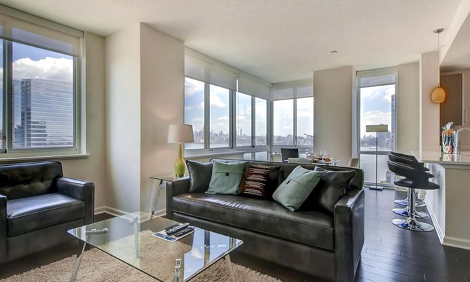 Hudson Exchange Apartment | Luxury 2 Bedroom Apartment with Manhattan Views