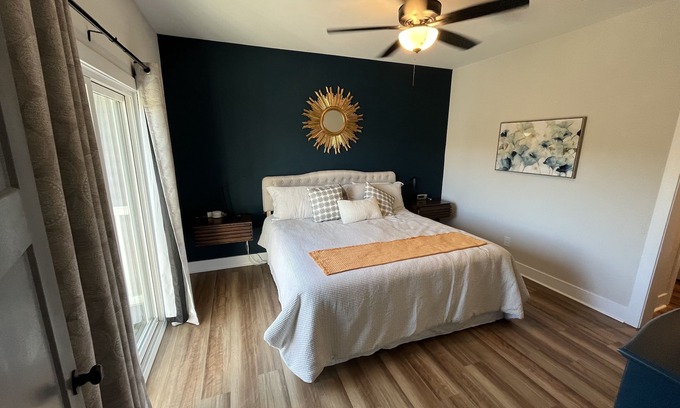 Forest Condo | Modern Condo Near Liberty University-Randolph College-University of Lynchburg