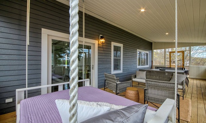 Liberty House | Modern lake front home