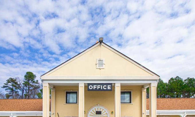 North Chesterfield Hotel | Motel ∙ 42 guests