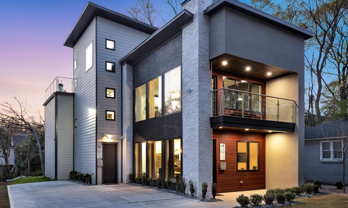 Home Park House | New Modern Home near Atlantic Station with Balcony and Rooftop Deck
