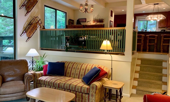 West Hartford Condo | New ski-on/ski-off premium stand-alone condo in heart of Quechee!