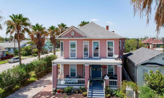 Galveston Hostel | Ocean House Hostel