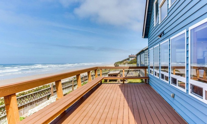 Yachats House | Oceanfront home with hot tub! Near Yachats! Dog Friendly!