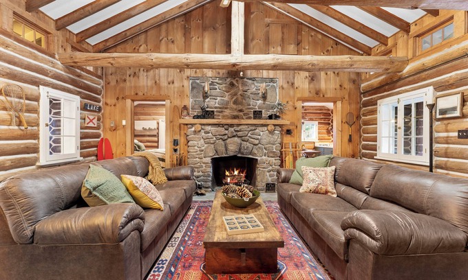 Speculator Cabin | Pet/family friendly cabin w/lake access < 2 miles from Camp of the Woods