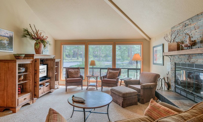 Deer Park House | Private Hot Tub, Bikes, Pet Friendly, 8 Unlimited SHARC Passes