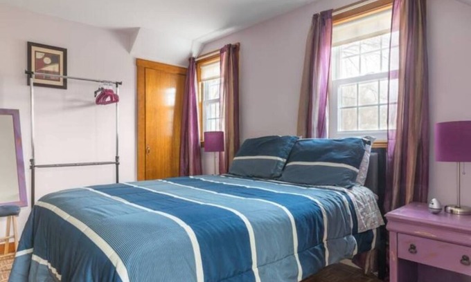 Burlington Resort | Private room ∙ 3 guests