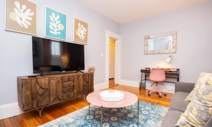 Aspinwall Hill Apartment | Renovated 1BR, Washington Sq, Longwood, Green Line
