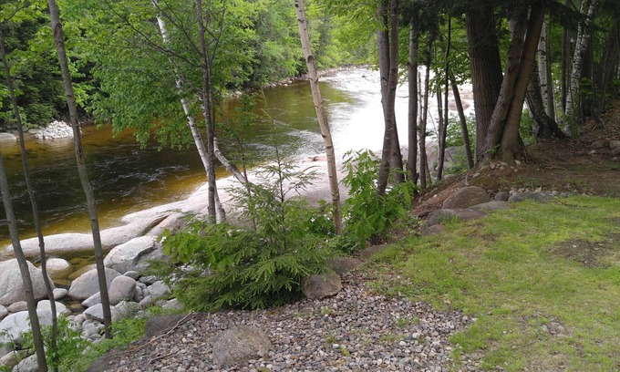 Lincoln Condo | Riverfront, Vacation! Spacious, Bright, Clean! 3 Br/2 BanWEEKEND SHUTTLE TO LOON