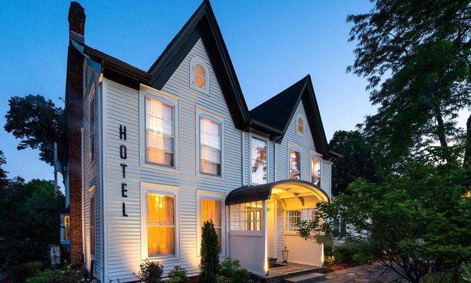Woodstock Apartment | Room 6- Twin Gables of Woodstock