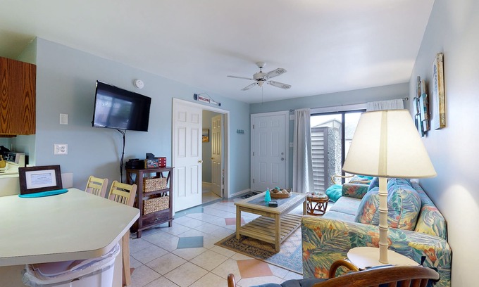 North Ocean City Condo | Second-Floor Condo near the Beach w/Private Balcony, Shared Tennis & Pools