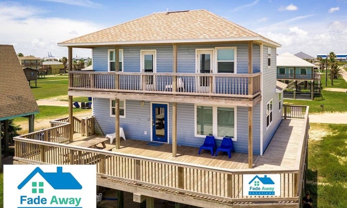 Surfside Beach House | See the Sea(on the Beach) Sleeps 16