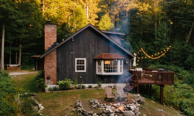 East Haven Rutland County House | Serene Woodland Retreat | Leaf-Peeping Paradise This Autumn, VT. 20 min to Killington/14 to Pico.