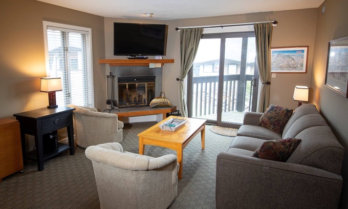 Ludlow Condo | Ski-in/Ski-out Condo at Okemo