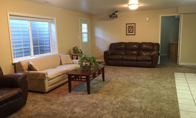 Cedar City Apartment | Spacious 2 Bedroom Basement Apartment w/full Kitchen and large living room. π