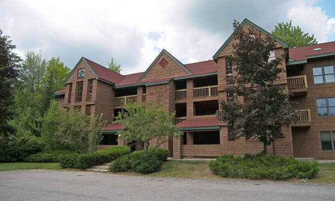 North Woodstock Condo | Spacious, fireplace, deck, river view, pool & fitness club. D0260 by LRS