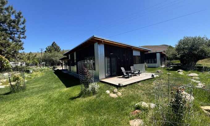Winthrop House | Sunflower Resort Arnica Cabin ~ King/Queen