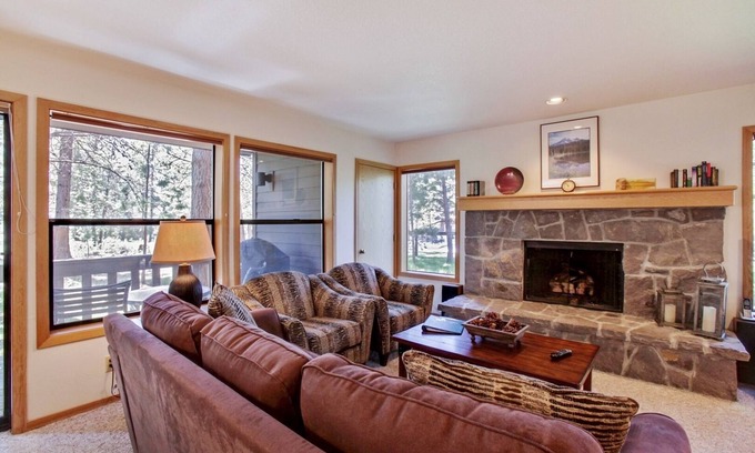 Sunriver Condo | The Ridge at Sunriver - Condo #31 - Access provided to onsite seasonal swimming pool & tennis facilities, year-round hot tub plus 4 bikes