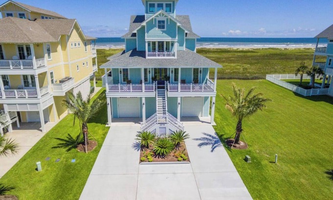Red Fish Cove House | This house is a 5 bedroom(s), 5.5 bathrooms, located in Galveston, TX.