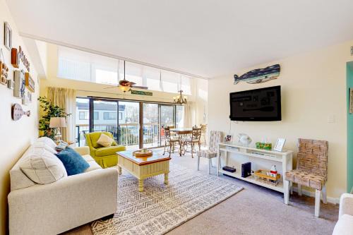 Caine Woods Apartment | Tiburon 10A