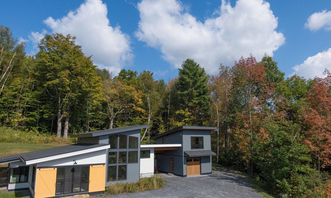 Warren House | Top of the Hill Modern Retreat