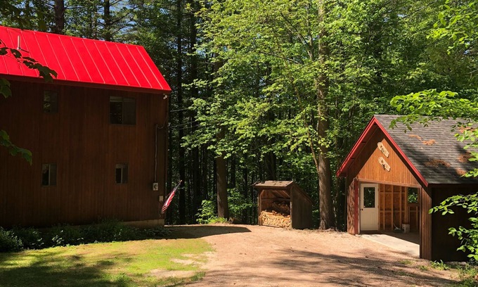 Ludlow House | Traveling with kids? Try this secluded & updated 3-bedroom home close to Okemo