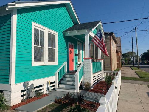 San Jacinto House | Uncle A's Beach Bungalow