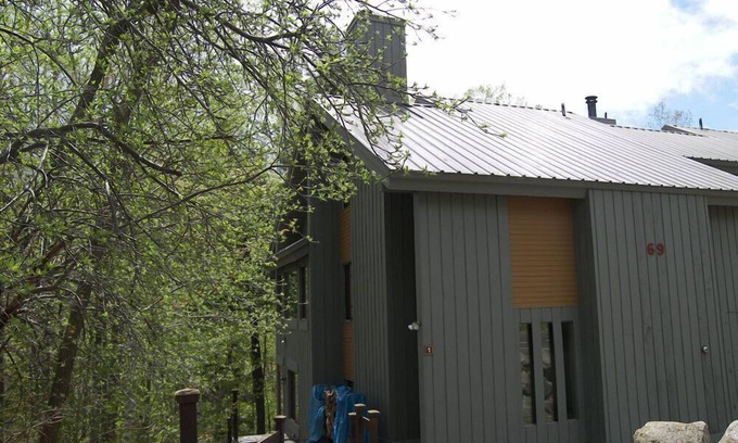 Lincoln House | Updated, spacious, AC/FP, pool access, near Loon. C6901 by LRS