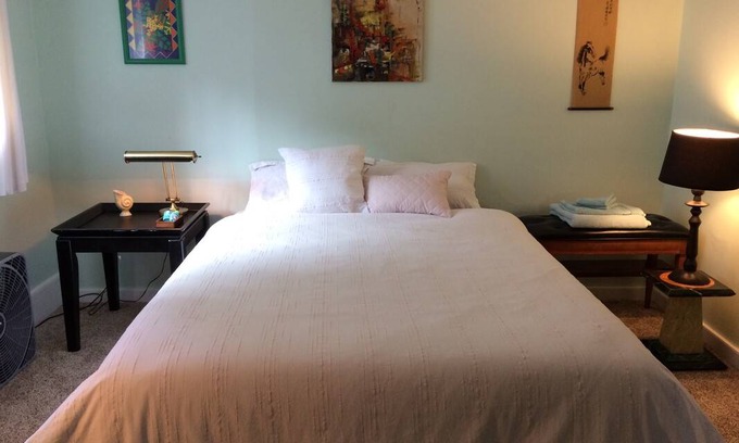 Marblehead Resort | Private room ∙ 1 guest