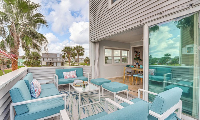 Pirates Beach House | Walk to Pirates Beach - Luxe Galveston Home