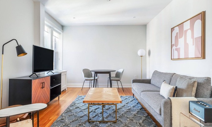 Agassiz Apartment | Well-Located Porter Square 1BR in Harvard Square by Blueground