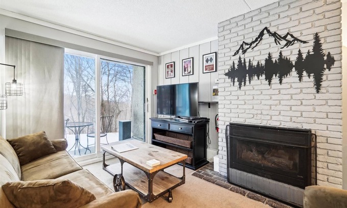 Central Vermont- Killington Condo | Whiffletree C2 has been totally renovated and is on the Shuttle Bus Route with a ski trail back to the property. Summer Outdoor pool.