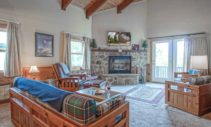 Snowshoe Condo | Whistlepunk #12: 4 Bedroom, 3 Bath: Slope Side, Wood Fireplace.