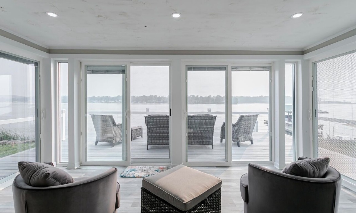 Wolcott House | Relaxing Bayfront Home