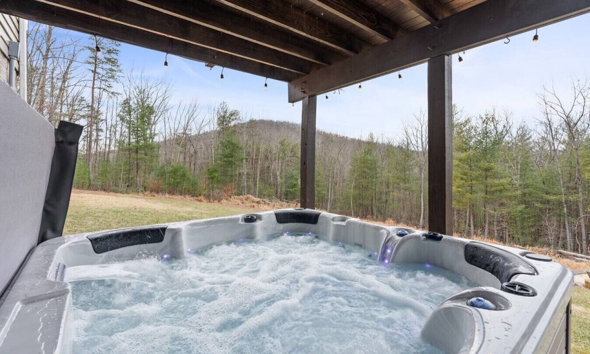 Luray House | Family Getaway at Cross Mountain