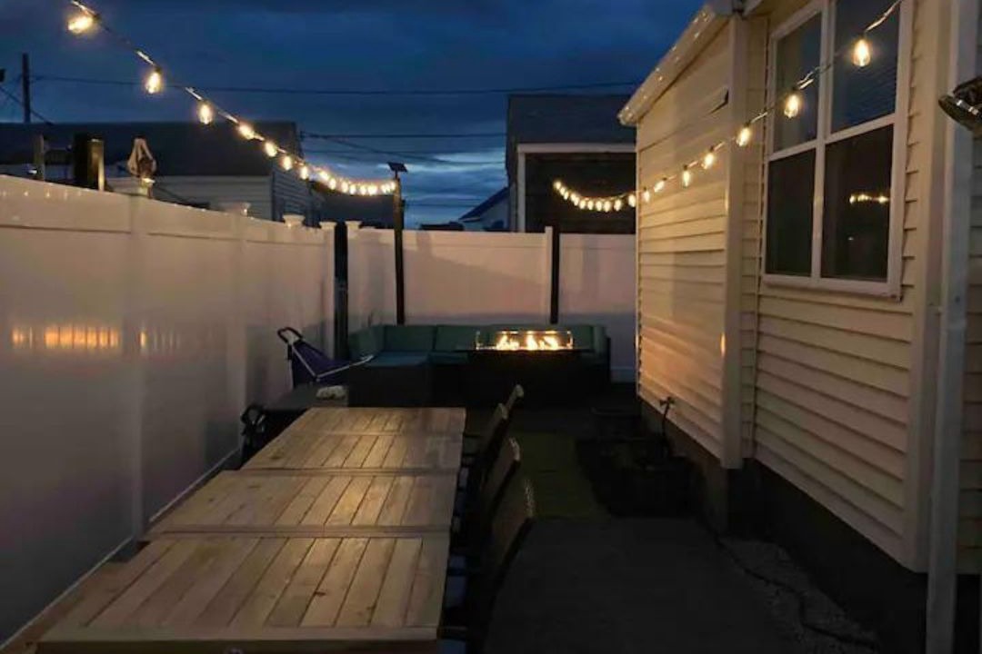 Hampton Cottage | Updated beach cottage with plenty of amenities and 4 parking spots!