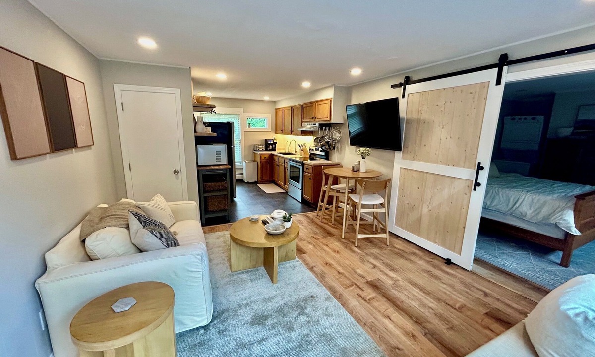 Windham House | One Bedroom in Windham, NH