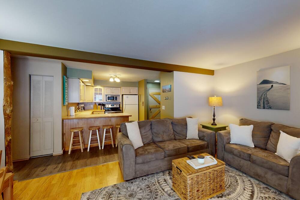 Mendon Condo | Gateway Comfort - 2 BR Rustic Condo in Mendon