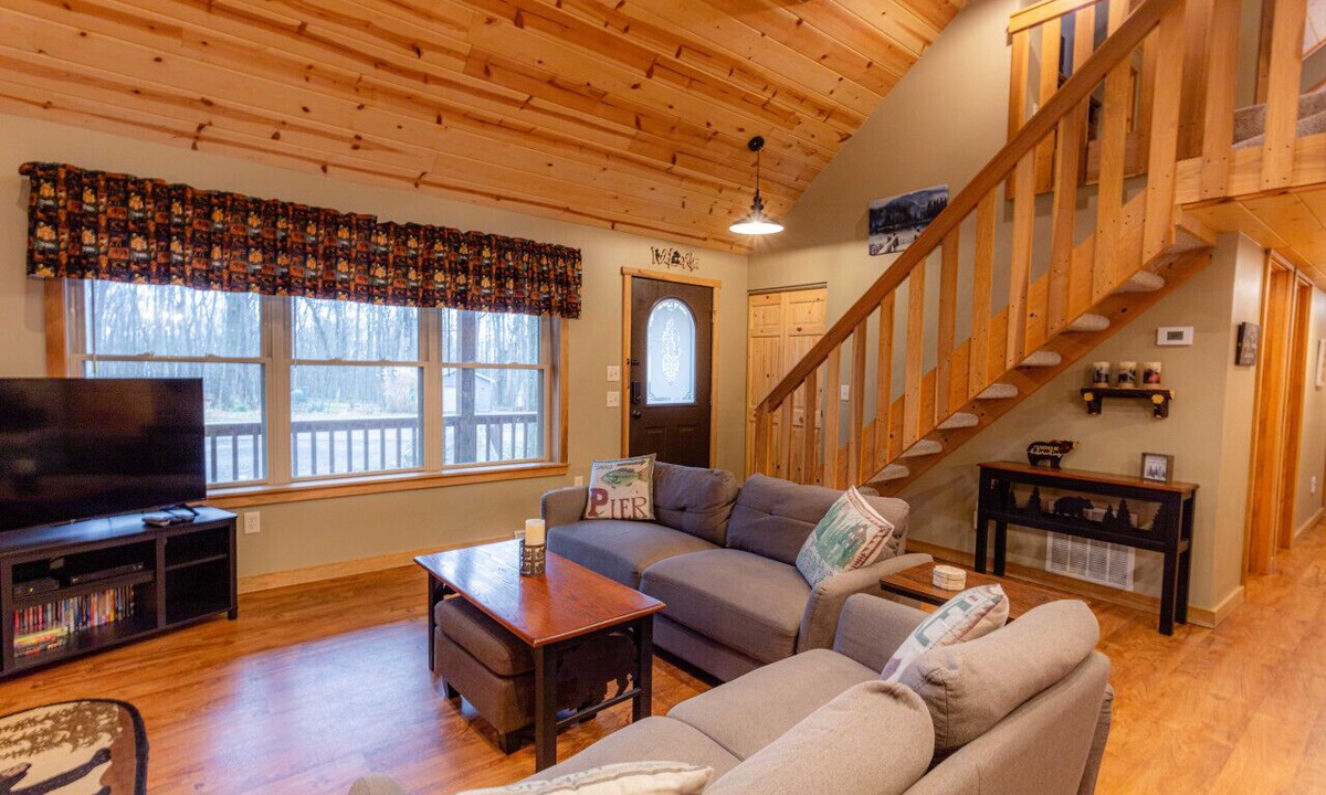 Alpine Lake Cabin | Family Friendly Retreat For Outdoor Enthusiasts