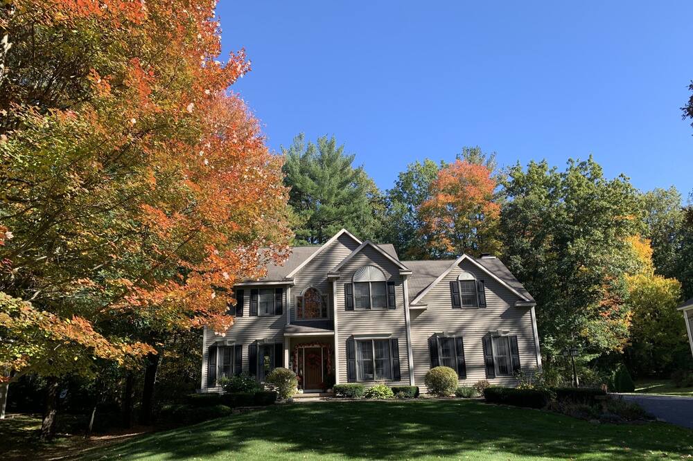 Gansevoort House | Belmont Stakes Availability! Large family home with pool-golf course community